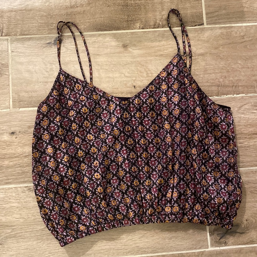 Size Medium top. worn maybe one time. Brand is the reset.